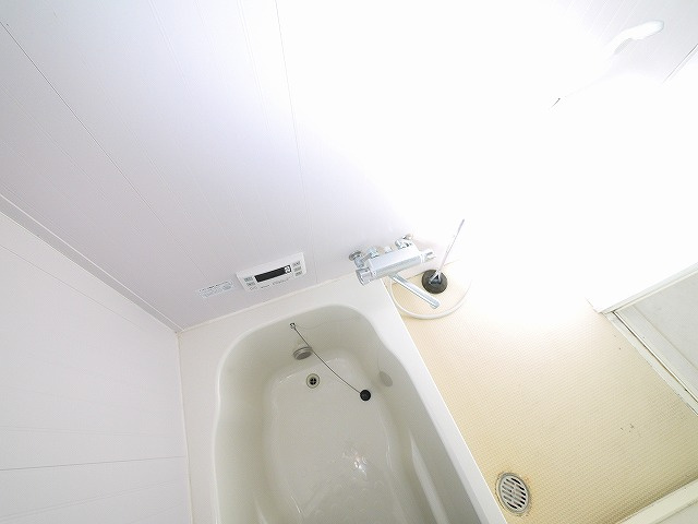 生駒市西松ケ丘戸建（13-16）の浴室|きれいなお風呂です