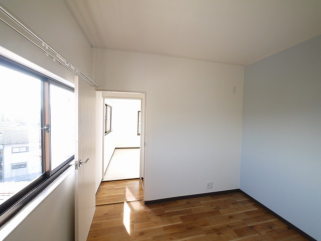 生駒市西松ケ丘戸建（13-16）の洋室|落ち着いた色調の洋室です