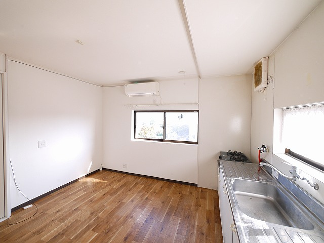 生駒市西松ケ丘戸建（13-16）の居間・リビング|ゆったり過ごせるリビングです