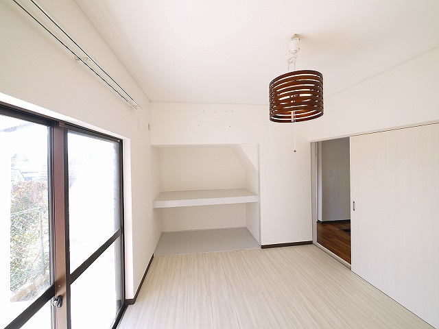 生駒市西松ケ丘戸建（13-16）の洋室|きれいな洋室です