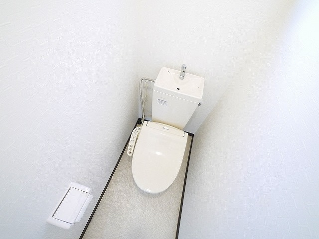 生駒市西松ケ丘戸建（13-16）のトイレ|落ち着いたトイレです