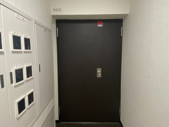 溜池山王葵ビル（旧 第11赤坂葵ビル）の玄関