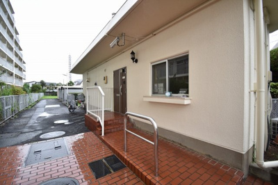 【その他共用部分】 | 横浜大口ハウス | 管理人室。
管理人は常駐勤務につき管理体制良好です。