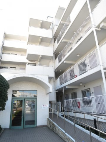 久米川ハウスのエントランス