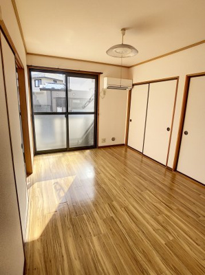 【洋室】 | エスポアール弐番館