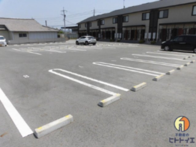 ラフレの駐車場|駐車スペースもあります
