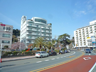 【外観】 | 135号線近くで、日当たりも良好。海まですぐそこです。