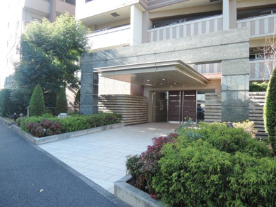【エントランス】 | クレストフォルム横浜根岸 | JR根岸線「根岸」駅徒歩17分・「磯子」駅徒歩18分と2駅利用可能な好立地！