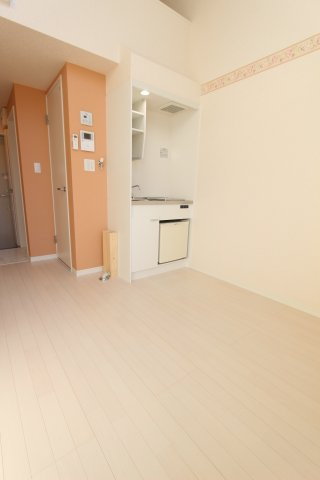 ユナイト衣笠ロジャー・スペリーの居間・リビング