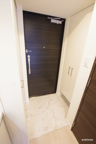 La Douceur新大阪　仲介手数料無料の玄関