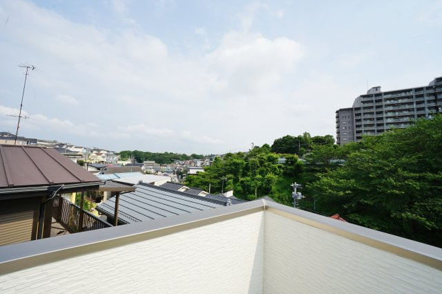 保土ヶ谷区仏向西　新築戸建【成約】の展望|開放感たっぷりなスカイバルコニーは様々な用途に活躍しそう。