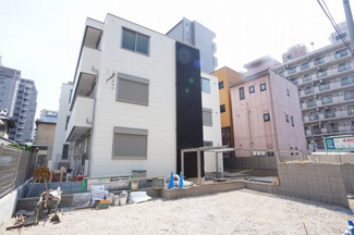 【外観】 | 3階建ての洗練されたヘーベルメゾンです
