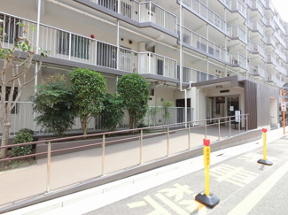 【エントランス】 | JR南武線「矢向」駅徒歩5分と好立地。雨の日や帰宅時間が遅い方も安心です！