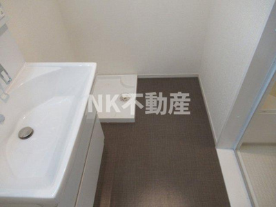 【洗面所】 | エマイユ鴻池（鴻池新田賃貸） | 脱衣スペースもあります