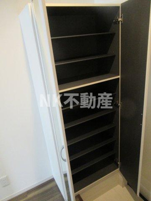 【玄関】 | エマイユ鴻池（鴻池新田賃貸） | シューズボックスです