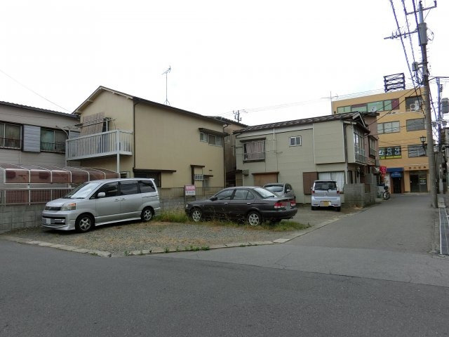八千代市勝田台１丁目　売地　東南角地　建築条件なし　駅徒歩３分　約４０坪の整形地の前面道路含む現地写真