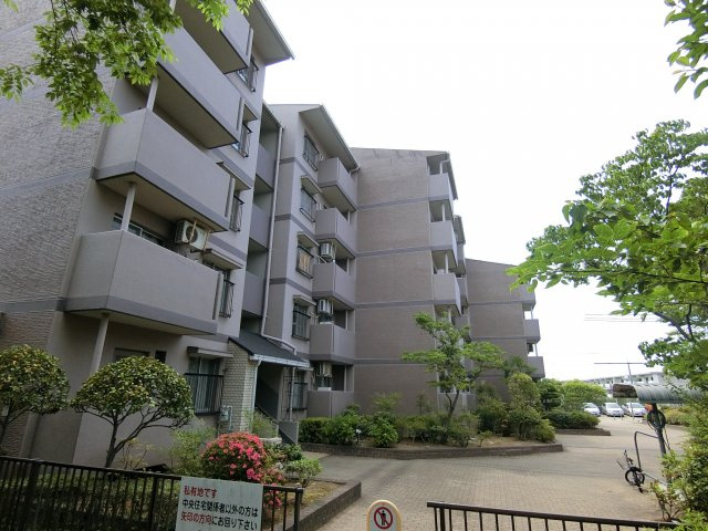 新多聞中央住宅２６２号棟の外観
