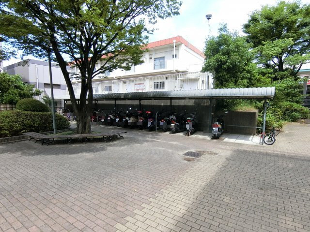 新多聞中央住宅２６２号棟の駐車場