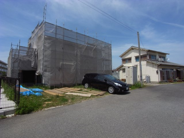 西区高雄台新築戸建の外観|駐車スペース4台のゆったりとした物件です。