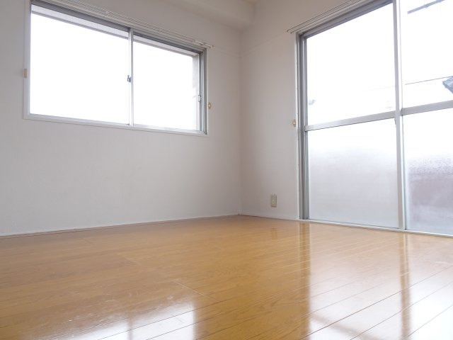 ハイツむすぶの洋室