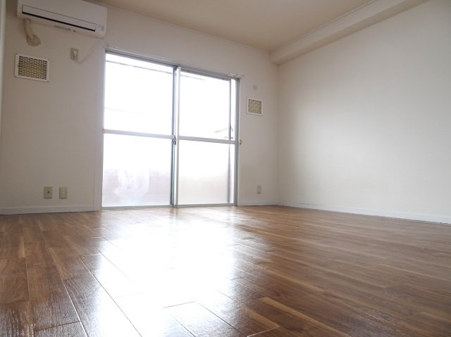 ハイツむすぶの洋室