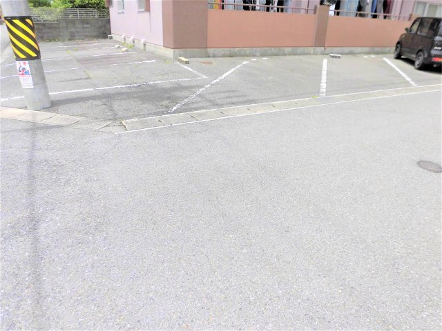 ハイツむすぶの駐車場