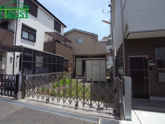 鷹匠町新築戸建の前面道路含む現地写真|JR明石駅からフラットの道のりです。