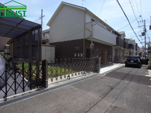 鷹匠町新築戸建の前面道路含む現地写真|明石公園までもすぐです、毎日の散歩コースに如何ですか。