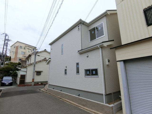 明石市大久保町谷八木1号棟　新築戸建の外観|外はこのようになっています　北側道路から撮影