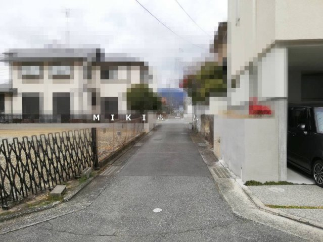 箕面市今宮３丁目　土地　2区画分譲地の前面道路含む現地写真