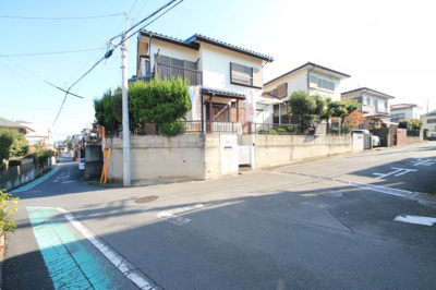 【外観】 | 所沢市東狭山ヶ丘1丁目　中古戸建　30坪角地 | 6ｍ道路の角地です