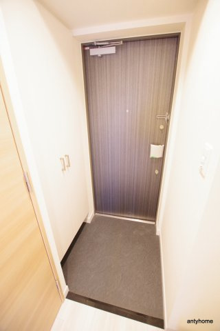 ファステート難波WESTディオン　仲介手数料無料の玄関
