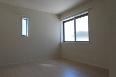 【寝室】 | プレミアス三左衛門