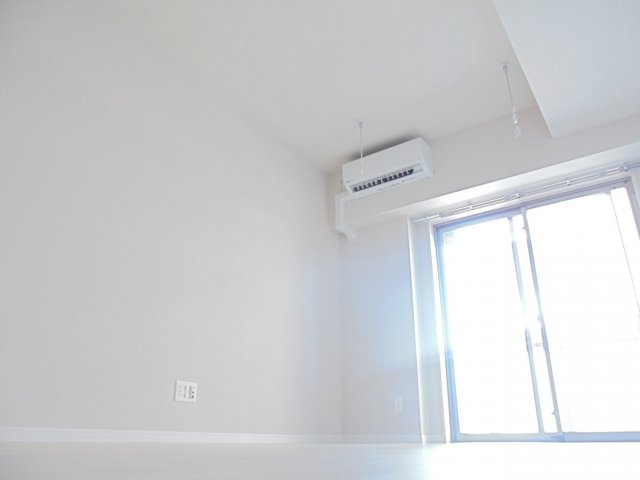 グロリアコート市川の洋室