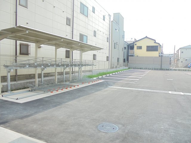 グロリアコート市川の駐車場