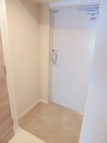 グロリアコート市川の玄関