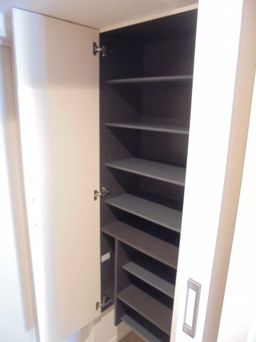 グロリアコート市川の収納