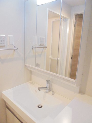 グロリアコート市川の独立洗面台