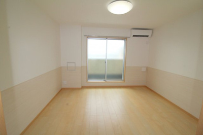 【洋室】 | リコルテサントルモンターニュ | 別室の写真使用