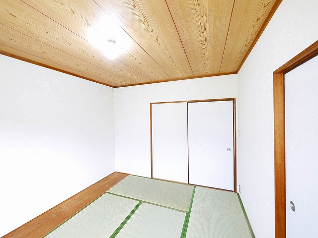 松の里ハイツの和室|日本らしい落ち着いた雰囲気の和室です