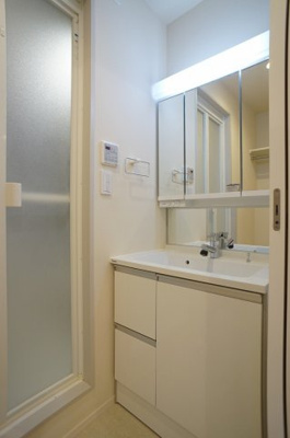 【独立洗面台】 | グリシーヌ | 三面鏡付き洗髪洗面化粧台です