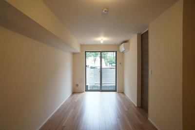 【居間・リビング】 | グリシーヌ | 13.6帖のＬＤＫ内です（同タイプ他室です）