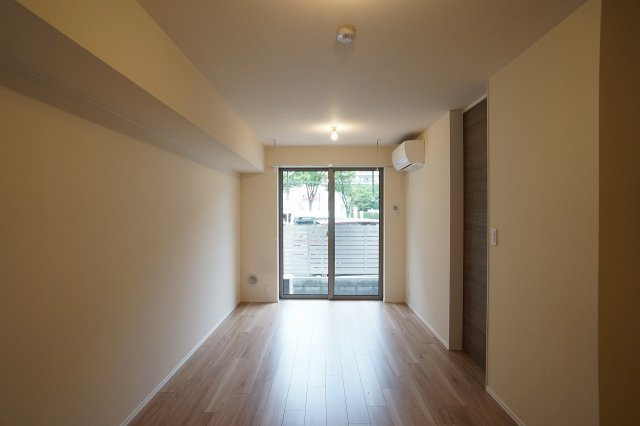 【居間・リビング】 | グリシーヌ | 13.6帖のＬＤＫ内です（同タイプ他室です）