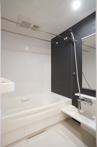 【浴室】 | グリシーヌ | ゆったりのんびり1616サイズユニットバスです