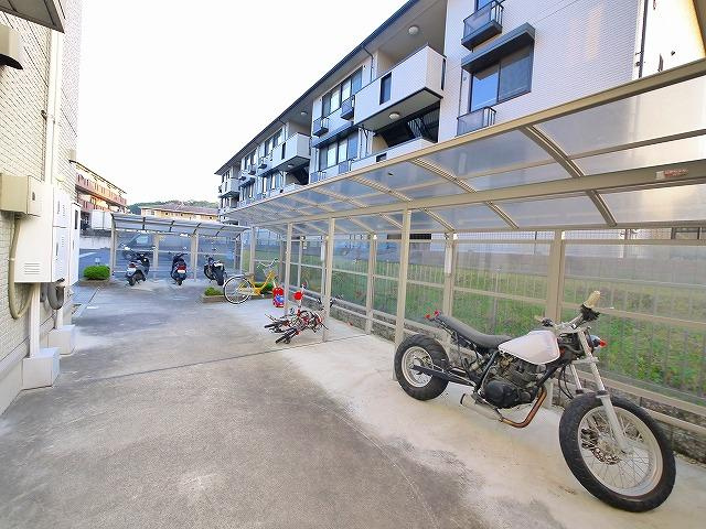 リビングタウン木津川　Ａ棟のその他共用部分|駐輪スペースも確保されております。