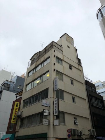 仲通りビルの外観