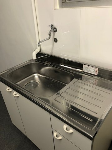 仲通りビルの洗面所