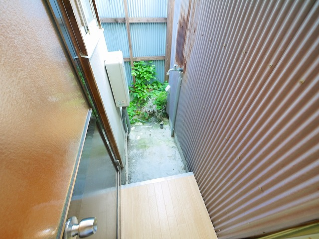 吉田貸家のバルコニー|洗濯物干し場がございます。