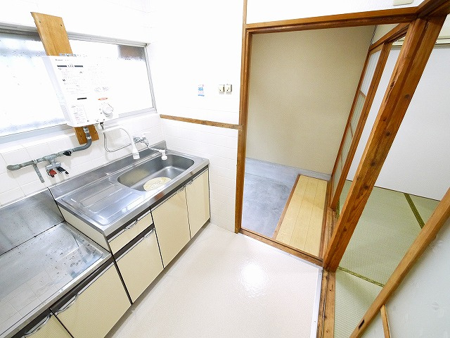 吉田貸家のキッチン|お料理しやすいキッチンです