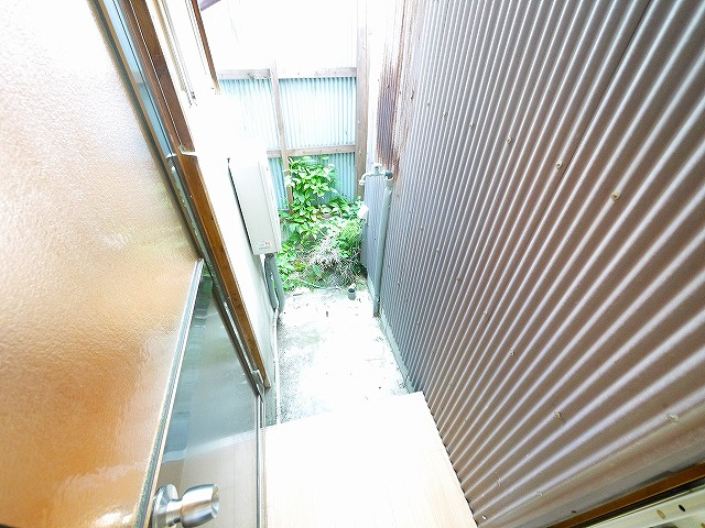 吉田貸家の設備|こちらに洗濯機置き場がございます。